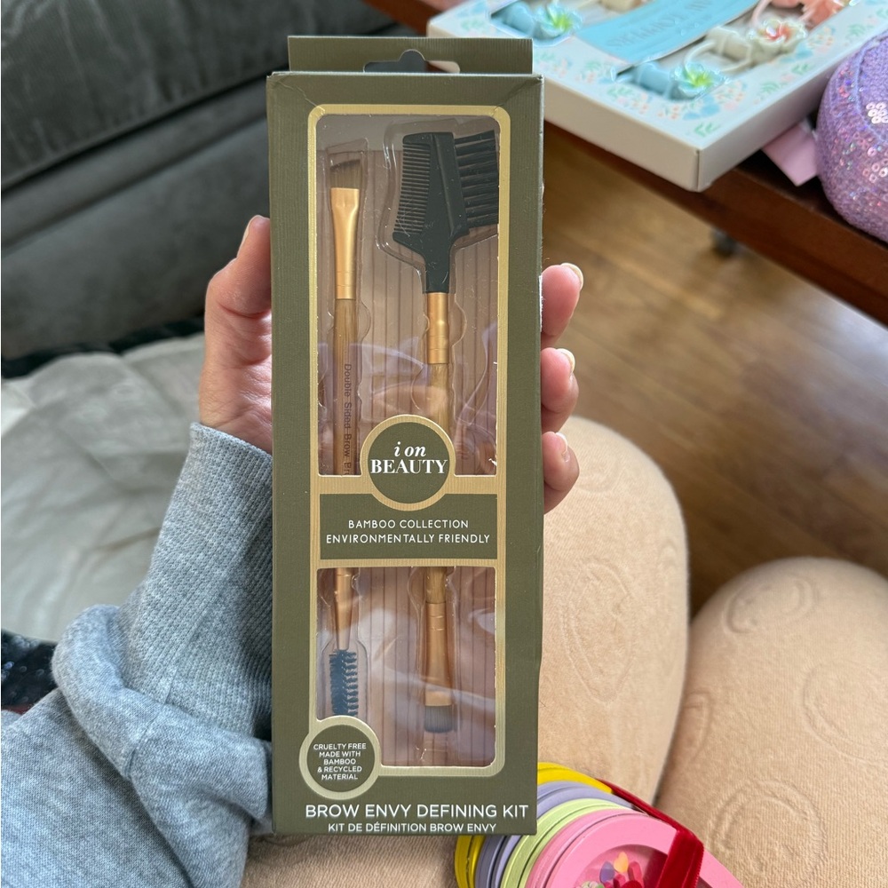 i on Beauty Brow Envy Defining Kit